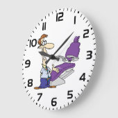 Funny Male Dentist and Purple Dental Chair Große Wanduhr (Winkel)