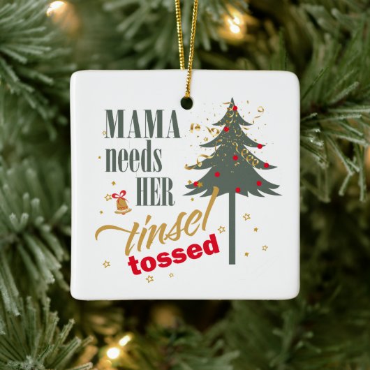 Funny Mama braucht ihren Tinsel Tossed Wht ID116 Keramikornament (Baum)