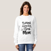 Funny Mama Geschenk Zitat - Müde und Liebe Sweatshirt (Vorne ganz)