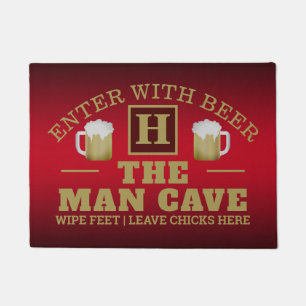 Funny MAN CAVE mit Monogram und Bier auf RED Fußmatte