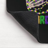 Funny Mardi Gras Skeleton Hände mit Perlen und Fal Mousepad (Ecke)