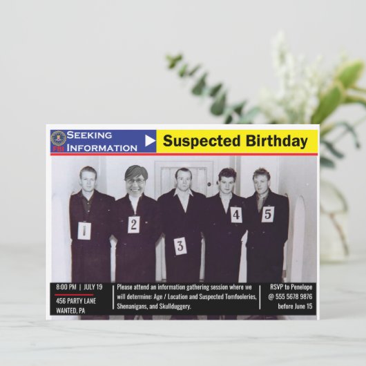 Funny Mens Birthday Police Line Up Schwarz und Wei Einladung (Stehend Vorderseite)