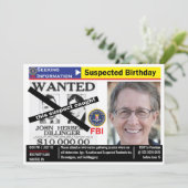 Funny Mens Birthday suchen Informationen zu Verdäc Einladung (Stehend Vorderseite)