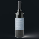 Funny Modern Dusty Blue Script Bridesmaid Vorschla Weinetikett<br><div class="desc">Mit einer Flasche Wein und personalisierten Weinetiketten Pop Sie die Frage an Ihre Brautmädchen. Dieses Design enthält ein modernes Skript für die Frage "Werden Sie meine Brautjungfrau?" und lustige Fragen, um in weißem Schriftart auf einem trendigen Dusty Blue Hintergrund fragen. Passen Sie dieses Label mit Ihren eigenen Fragen an, wenn...</div>