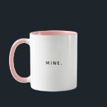 Funny Modern MINE meinen Kaffee Tasse<br><div class="desc">Stehlt immer jemand deinen Kaffee? Vergewissern Sie sich,  dass die Leute wissen,  dass diese Tasse IHNEN gehört. Moderne minimalistische Typografie liest MINE auf dieser lustigen,  zweifarbigen Kaffeemaschine Tasse.</div>