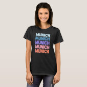 Funny Modern Repetitive Text München München Deuts T-Shirt (Vorne ganz)