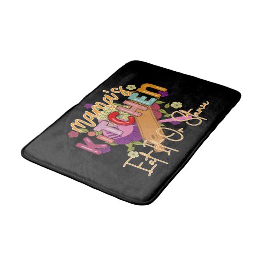 Funny Momma's kitchen word art  Badematte (Schrägansicht)