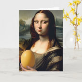 Funny Mona Lisa hält ein Eigelb Karte (Gelbe Blume)
