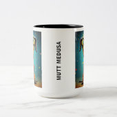 Funny Monster Hund: Mutt Medusa Zweifarbige Tasse (Mittel)
