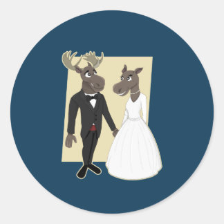 Funny Moose Wedding Cartoon Runder Aufkleber