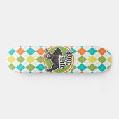 Funny Mops; farbenfrohe Raute Muster Skateboard (Horizontal)