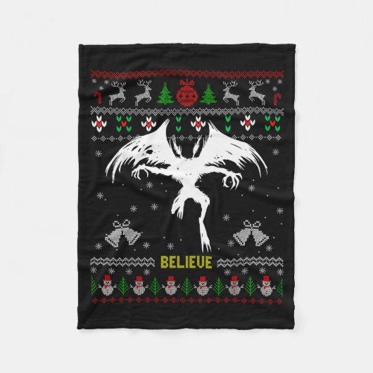 Funny Mothman Ugly Christmas Sweater Believe Crypt Fleecedecke (Vorderseite)