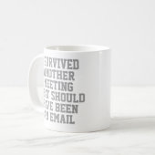 Funny Mug | Ich überlebte ein anderes Treffen | Mi Kaffeetasse (Vorderseite Links)