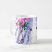 Funny Mug mit Pink Flamingo Skier Kaffeetasse (Vorderseite Links)