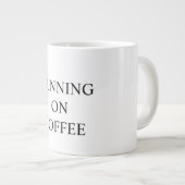 Funny mug states "RUNNING ON COFFEE" Jumbo-Tasse (Vorderseite Rechts)