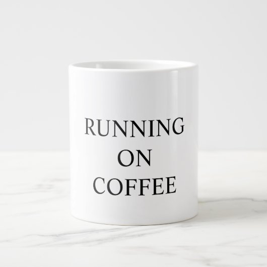 Funny mug states "RUNNING ON COFFEE" Jumbo-Tasse (Vorderseite)