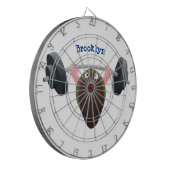 Funny mussel arbeitet an Cartoon Illustration Dartscheibe (Vorderseite Links)