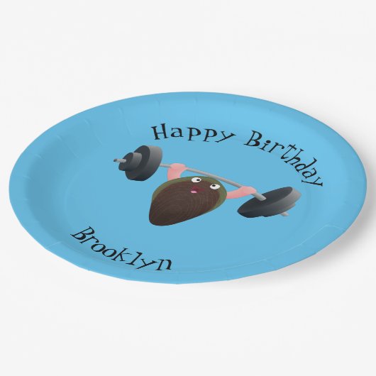 Funny mussel arbeitet an Cartoon Illustration Pappteller (Schrägansicht)