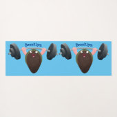 Funny mussel arbeitet an Cartoon Illustration Yogamatte (Rückseite (Horizontal))