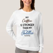 Funny “My Coffee Is Stronger Than My Toddler" LS T-Shirt (Vorderseite)