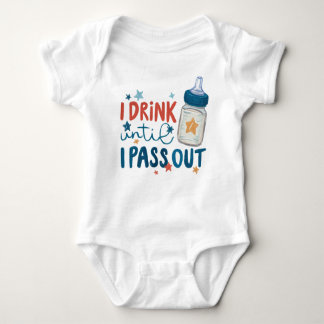 Funny Neuborn I Drink bis ich ausreise Baby Strampler