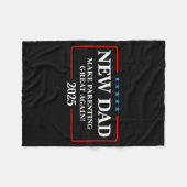 Funny New Dad Est 2025 Make Parenting Great Again  Fleecedecke (Vorderseite (Horizontal))