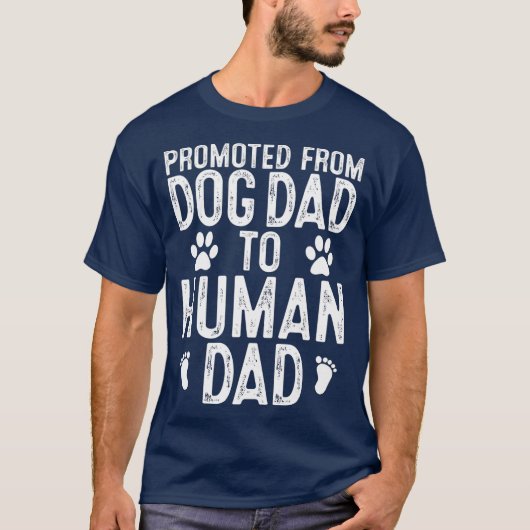 Funny New Dad Förderung vom Hund Vater zum menschl T-Shirt (Vorderseite)