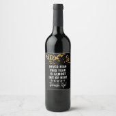 Funny New Years Black Gold Glitter Confetti Weinetikett (Vorderseite)