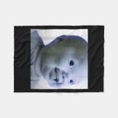 Funny Niche Baby Gen Z Meme Ai Viral Giggling Ai L Fleecedecke (Vorderseite (Horizontal))