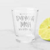 Funny Nicht allein trinken, wenn der Hund Zuhause Schnapsglas (Rückseite)