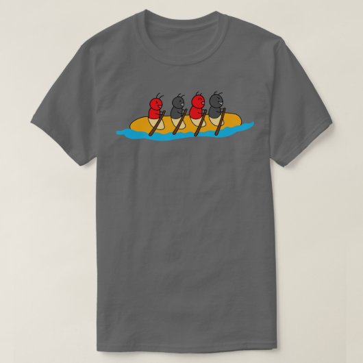 Funny Niedlich Ants Ride Long Bread Kayak Boat T-Shirt (Design vorne)