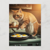 Funny Niedlich Ginger Cat Cooking Eggs for Breakfa Postkarte (Vorderseite)