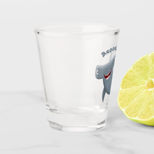 Funny niedlich Hammerhead Hai Cartoon Schnapsglas (Links)