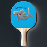Funny niedlich Hammerhead Hai Cartoon Tischtennis Schläger<br><div class="desc">Dieser glücklich hungrige Hammerhai ist auf der Jagd nach seinem nächsten Imbiss. Gezeichnet in lustigen Cartoon Illustrationsstil.</div>