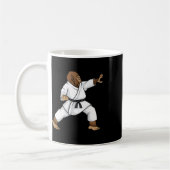 Funny Ninja Bigfoot Doing Karate mit Samurai Desi Kaffeetasse (Links)
