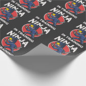 Funny Ninja Kind im Training Geschenkpapier (Ecke)