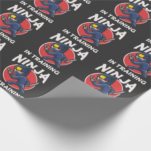 Funny Ninja Kind im Training Geschenkpapier (Ecke)