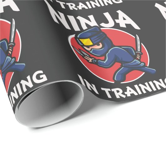 Funny Ninja Kind im Training Geschenkpapier (Rolleneckpunkt)