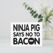 Funny Ninja Pig sagt Nein zu Bacon Postkarte (Stehend Vorderseite)