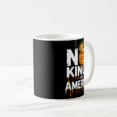 Funny No Kings Halloween 2025 Distressed Usa Flag Kaffeetasse (VorderseiteRechts)