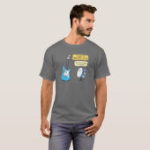 Funny No Strings Angehängte Gitarre mit Trommelfel T-Shirt (Vorne ganz)