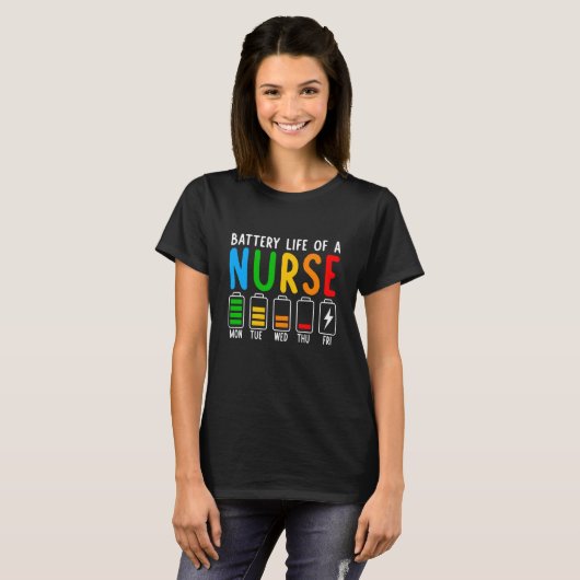 Funny Nurse - Akkulaufzeit eines grafischen Nurse- T-Shirt (Vorne ganz)