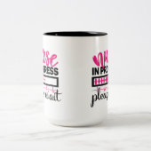 Funny Nurse in Arbeit Zweifarbige Tasse (Mittel)