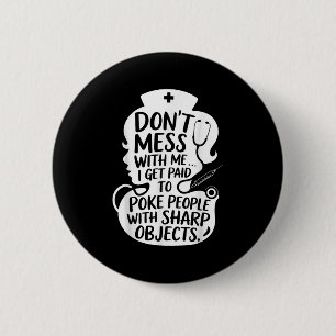 Funny Nurse Poke Leute mit scharfen Objekten Zitat Button