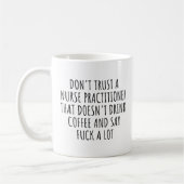 Funny Nurse Practitioner Gift NP Grad medizinische Kaffeetasse (Links)