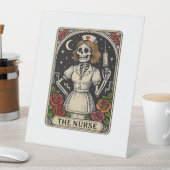 Funny Nurse Skeleton Tarot Card Halloween Nurse Sockelschild (In Situ)