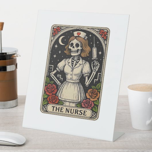 Funny Nurse Skeleton Tarot Card Halloween Nurse Sockelschild (In Situ)