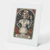 Funny Nurse Skeleton Tarot Card Halloween Nurse Sockelschild (Vorderseite)