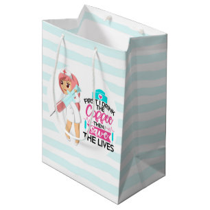 Funny Nurse Sprichwort mit Big Hypodermic Needle Mittlere Geschenktüte