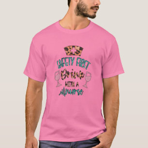 Funny Nurse Zitat für Frauensicherheit ersten Drin T-Shirt